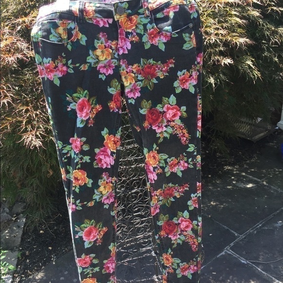 - Material Girl Floral Print on Black Denim Jeans - Picture 5 of 8